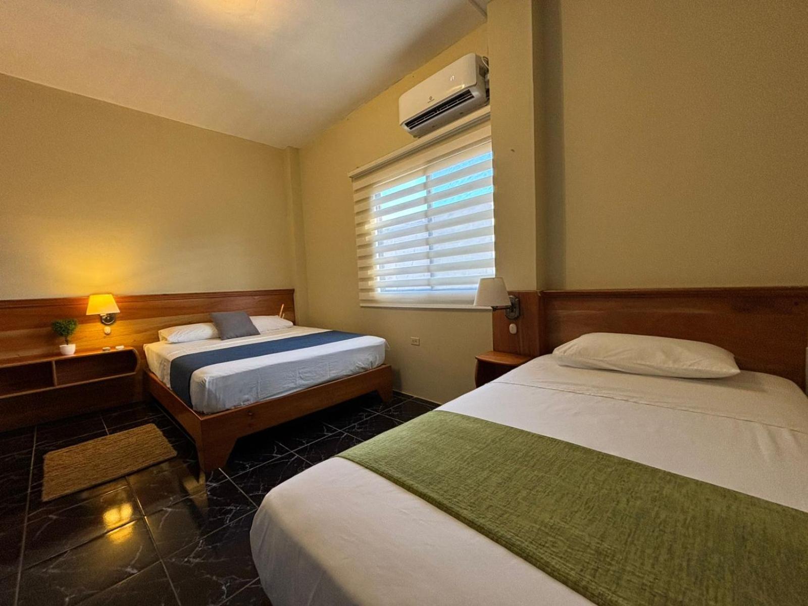 Hotel Casa D'Cristhi à Puerto Baquerizo Moreno Extérieur photo